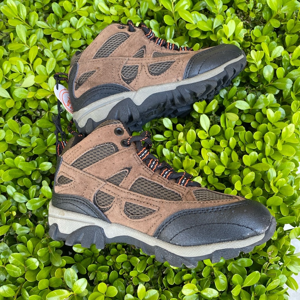 Boys size 12 high top brown boots. Brand new with tags